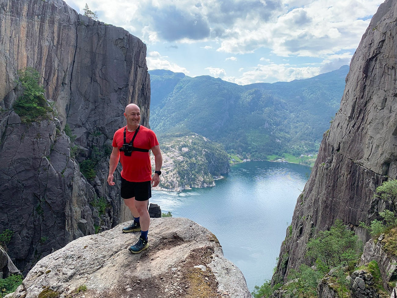 Fantapytten, Hike to Fantapytten from Høllesliheia &#8211; Lysefjord&#8217;s Infinity Pool. Return hike along several mountain cliffs and gorges with panoramic view-points., Welsh Man Walking