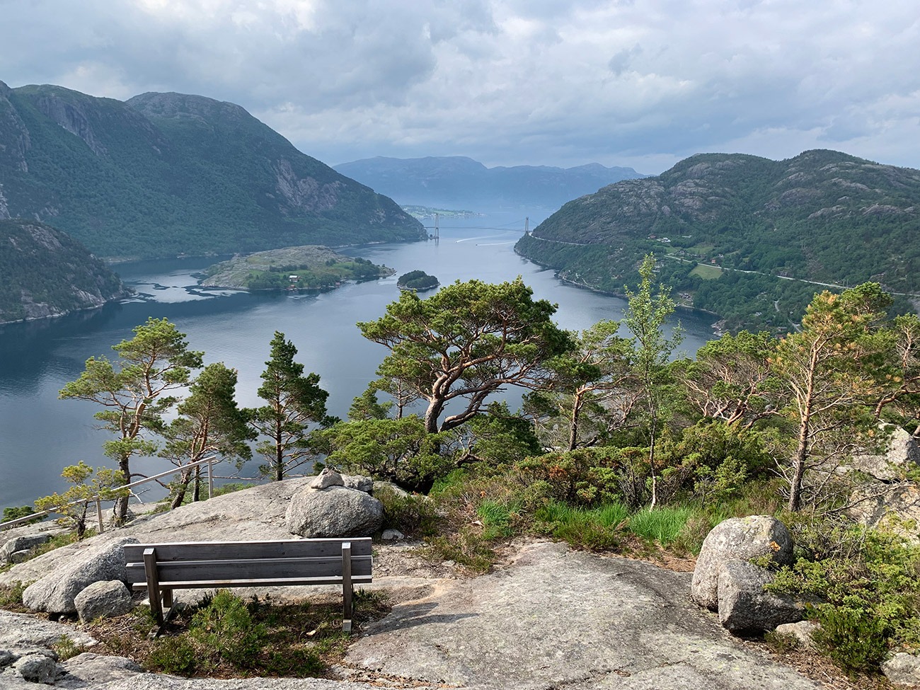 Fantapytten, Hike to Fantapytten from Høllesliheia &#8211; Lysefjord&#8217;s Infinity Pool. Return hike along several mountain cliffs and gorges with panoramic view-points., Welsh Man Walking